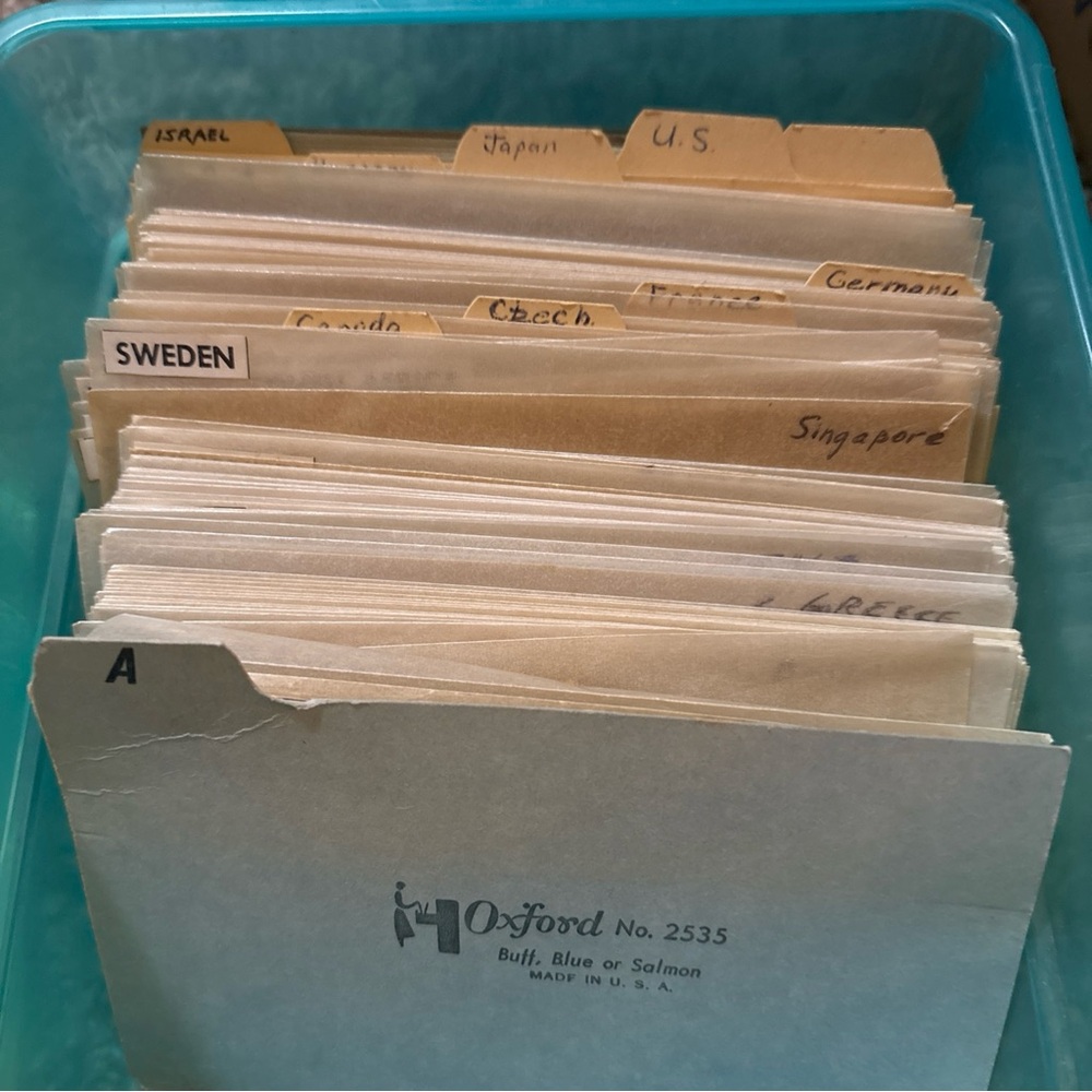 Assorted Vintage Postage Stamp Collection for Collectors: Worldwide - Picture 2 of 10